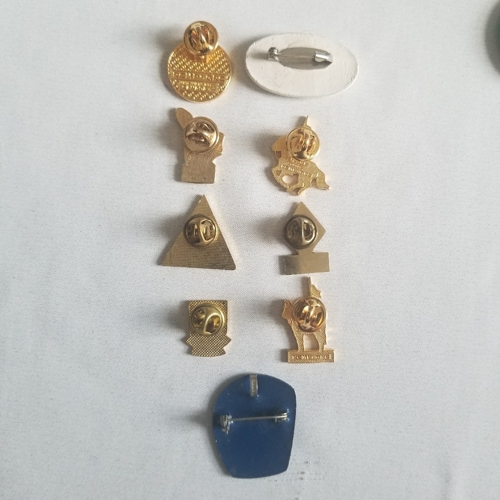 9 Vintage Pins,8 Metal and 1 porcelain/Ceramic. - Picture 10 of 11